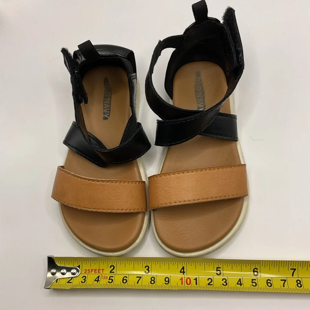 Old Navy Girls Black/Tan Criss-Cross Strap Sandles,‎ Size 7 Open Toe